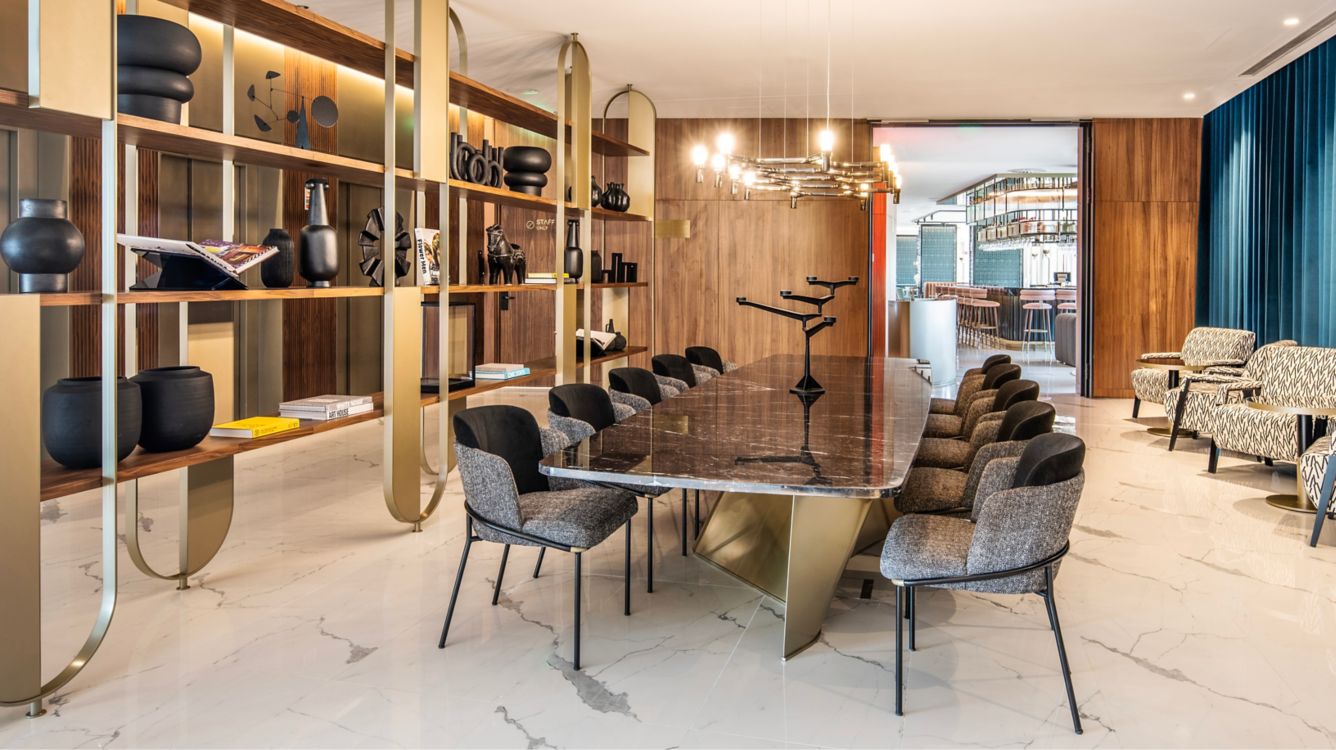 br-opobr-discovery-table-37452_Wide-Hor