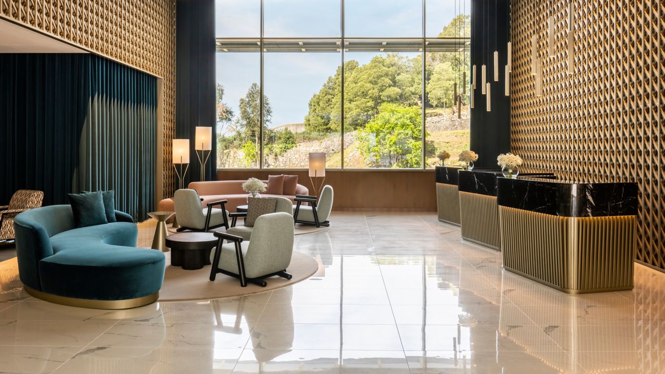 br-opobr-lobby-main-entrance-30430-39606_Wide-Hor